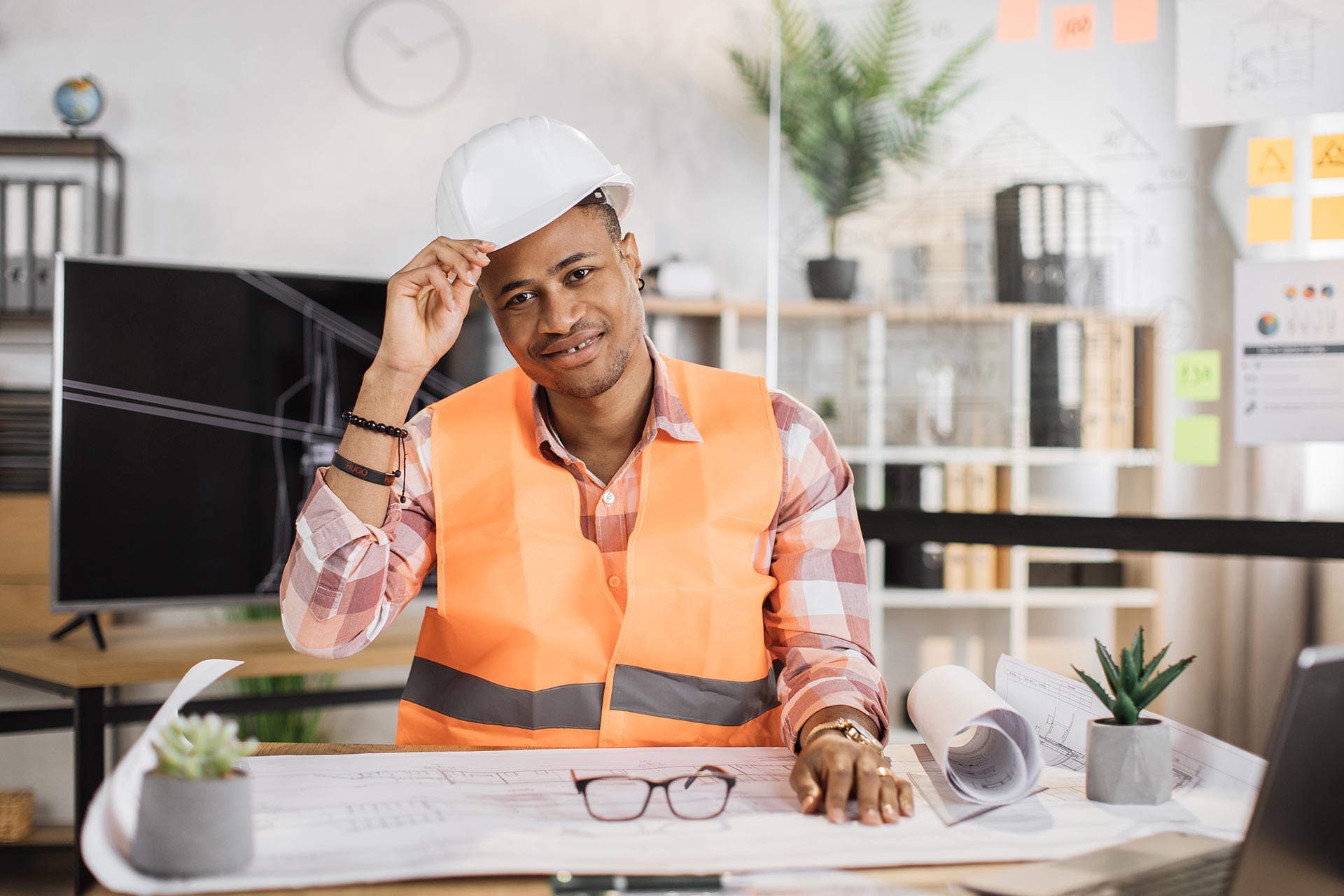 business-man-working-on-construction-project-2022-07-06-17-36-01-utc.jpg business-man-working-on-construction-project-2022-07-06-17-36-01-utc.jpg